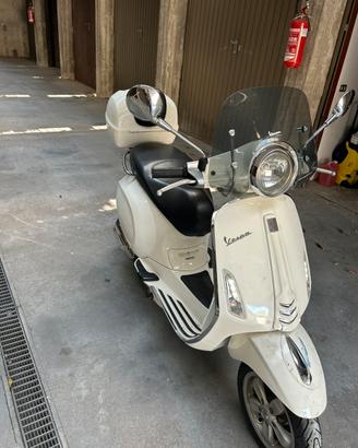 Vespa  primavera 150