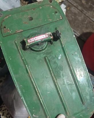 Serbatoio vespa 50 N,L,R 125,150 PX ganci esterni