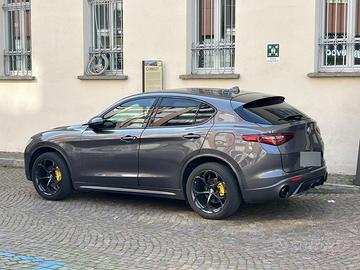 STELVIO ALFA ROMEO 210 CV