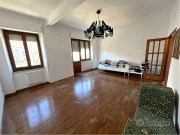 AMPIO APPARTAMENTO CON SOFFITTA e TERRAZZO A 2 PAS