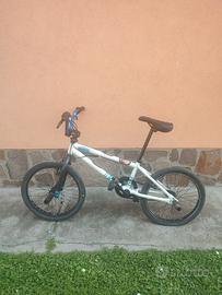 bicicletta BMX 