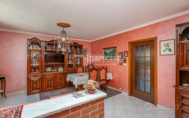 VILLA a SCHIERA con GIARDINO PRIVATO e BOX AUTO