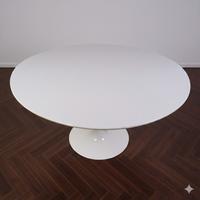 Tavolo “Tulip” di Eero Saarinen per Knoll Int.