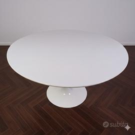 Tavolo “Tulip” di Eero Saarinen per Knoll Int.