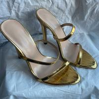 Scarpe col tacco oro