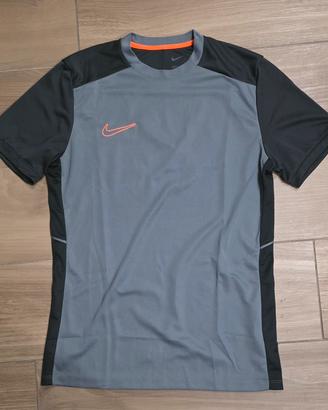 T-shirt Nike tg M