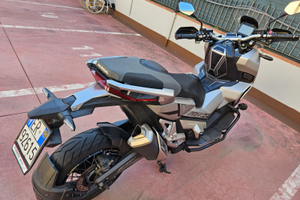 Moto scooter xadv 750