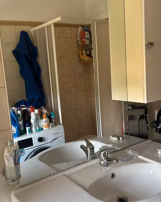 Mobiletto bagno con specchio