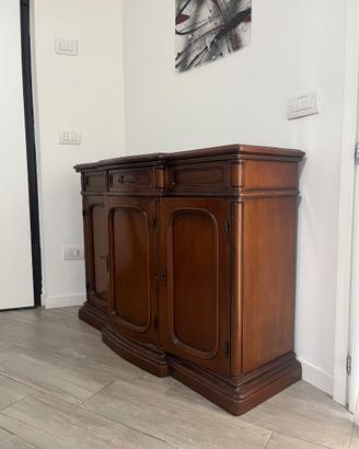 Credenza in legno stile classico. Elegante/Robusta