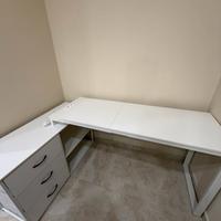 Scrivania Angolo 140x105x75cm, 3 cassetti, 2 usb