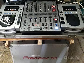 Consolle DJ , cdj pioneer 100s mix beringher 750