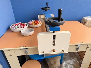 Attrezzatura completa per laboratorio di ceramica.