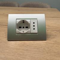 BTicino Living Light – Placca + presa universale