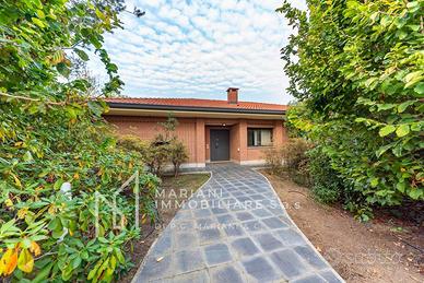 Villa di 753 m² con 5 locali e box auto doppio a B