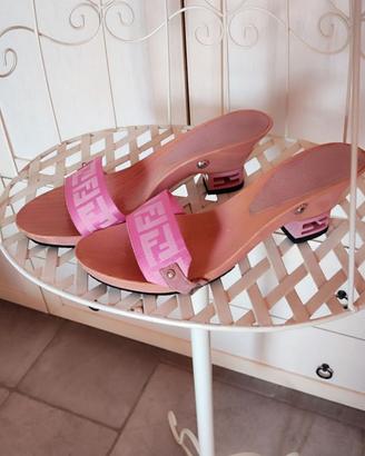 Zoccolo fendi rosa