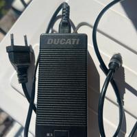 Caricabatterie monopattino