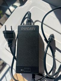 Caricabatterie monopattino