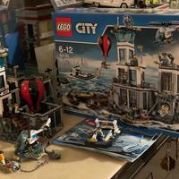 Lego city 60130 caserma polizia sull'isola