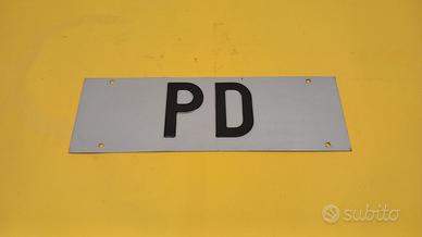 Targa automobilistica sigla PD, Padova, in metallo