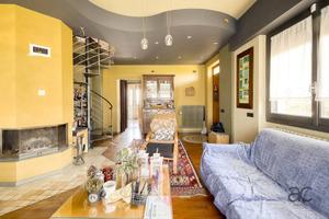 Elegante Villa con Giardino privato e Box doppio