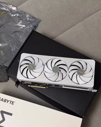 Scheda video GIGABYTE GeForce RTX 5070 Ti AERO OC