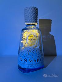 Lampada con bottiglia di Gin Mare