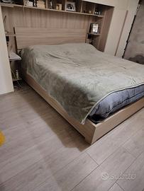 Letto matrimoniale, lettino , scrivania e vasistas