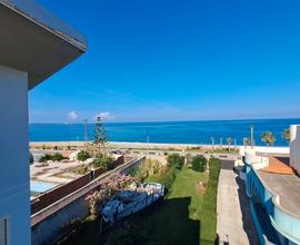 VENETICO piccola mansarda con terrazzo vista Eolie