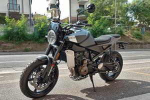 Husqvarna Svartpilen 801