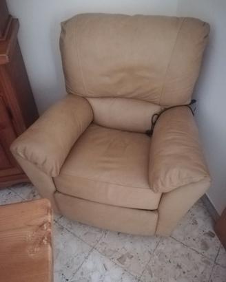 mobili : tinello,cucina,sala,salotto, camera .