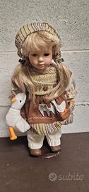 Bambola da Collezione con Oca - Stile Vintage