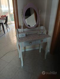 MOBILE PER TRUCCO CON CASSETTI