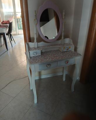 MOBILE PER TRUCCO CON CASSETTI