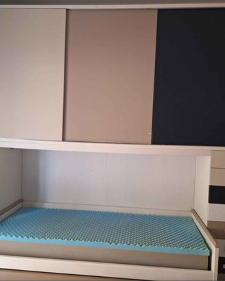 Armadio a ponte con 2 letti estraibili e cassetti