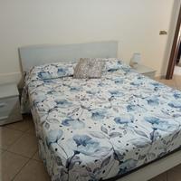 Letto matrimoniale ed accessori