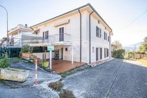 4 LOCALI A COLLI SUL VELINO