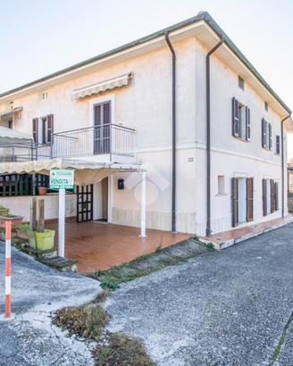 4 LOCALI A COLLI SUL VELINO