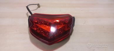 Faro posteriore suzuki gsx r 600 750 k4 k5 2004 20
