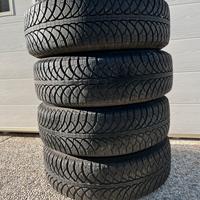 Gomme invernali 185/55 R15 con cerchi in ferro