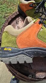 scarpe da montagna n43 suola in vibram  