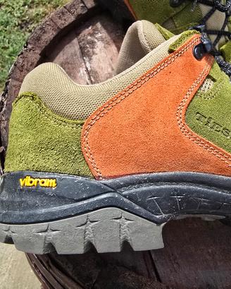 scarpe da montagna n43 suola in vibram  