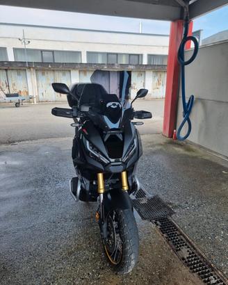 Honda x-adv 750