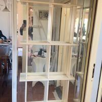 Libreria sospesa colore bianco