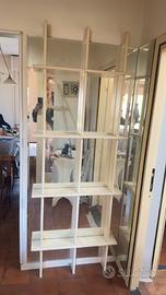 Libreria sospesa colore bianco