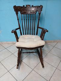 sedia a dondolo in noce