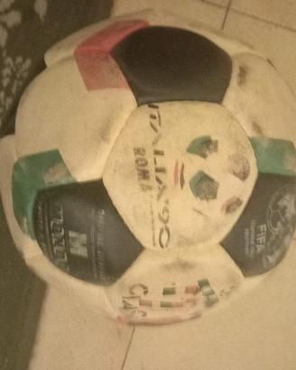 pallone di cuoio  di italia 90 