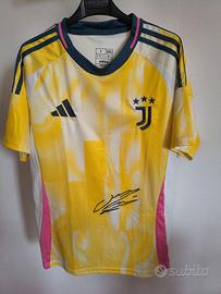 Maglia Juventus con autografo dal viv Kenan Yildiz