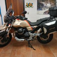 Moto Guzzi V85 TT Travel 2022