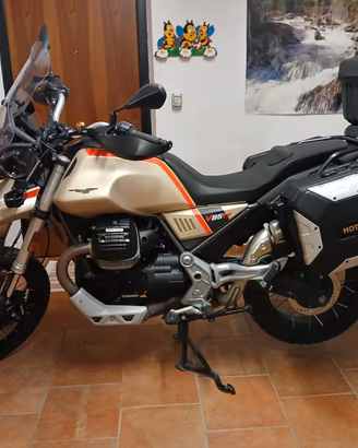 Moto Guzzi V85 TT Travel 2022
