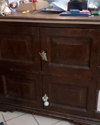 Mobile credenza in stile, non antico ma ha 35 anni